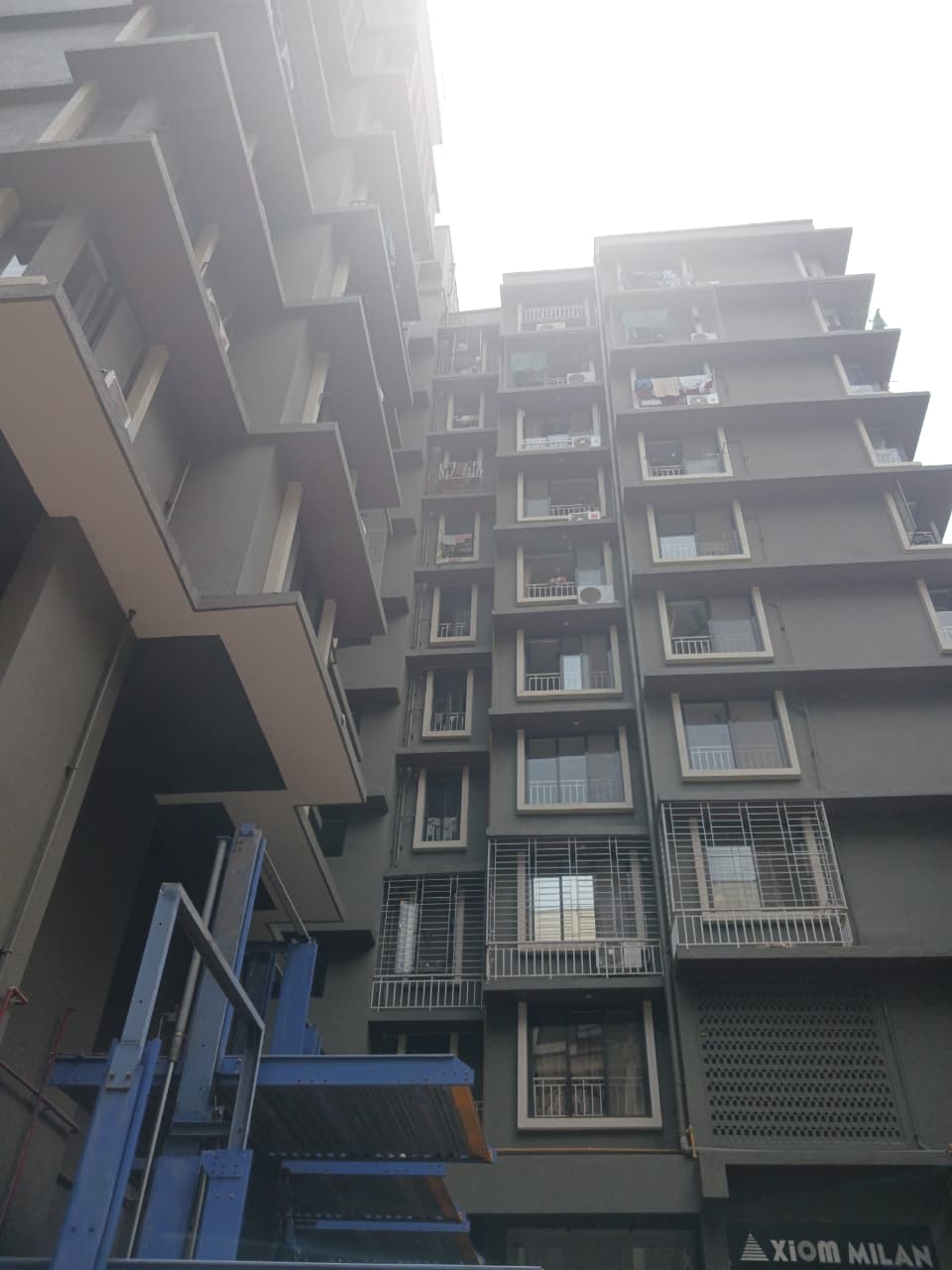 Available Spacious 2 BHK Flat for Sale in Kandivali West — Photo 6